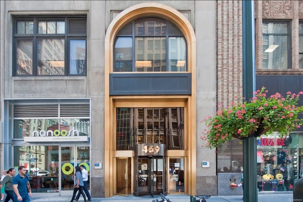 Entrance to 469 7th Avenue in New York City